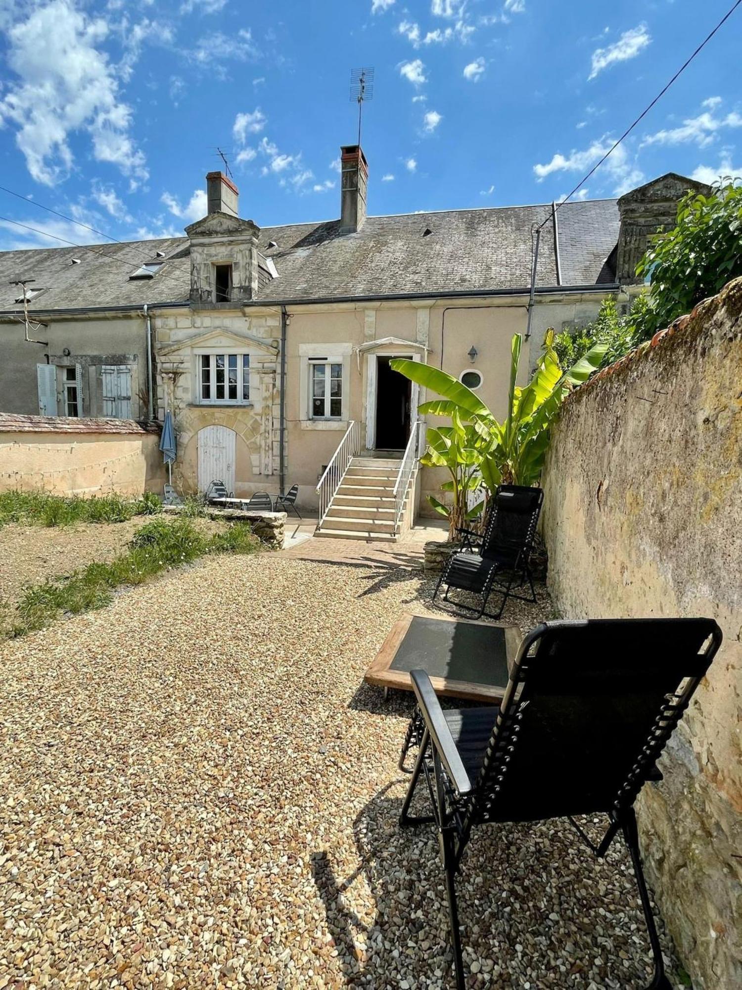 Les Anciennes Ecuries Du Chateau Vatan Exteriör bild