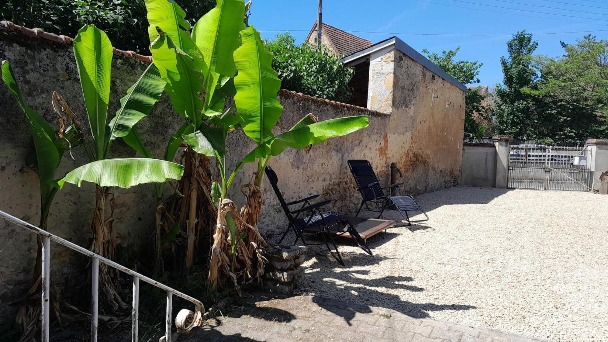 Les Anciennes Ecuries Du Chateau Vatan Exteriör bild