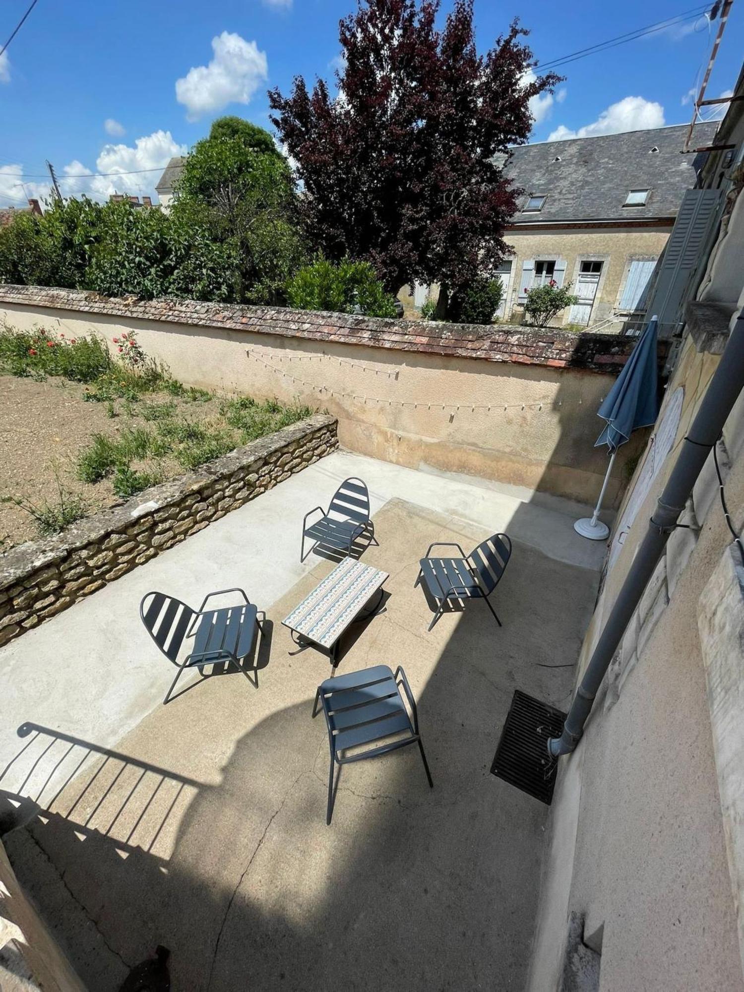 Les Anciennes Ecuries Du Chateau Vatan Exteriör bild